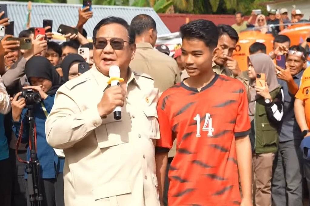 Prabowo Takjub Anak Pengungsi Agam Hafal Nama Menteri: Pintar Juga Kau