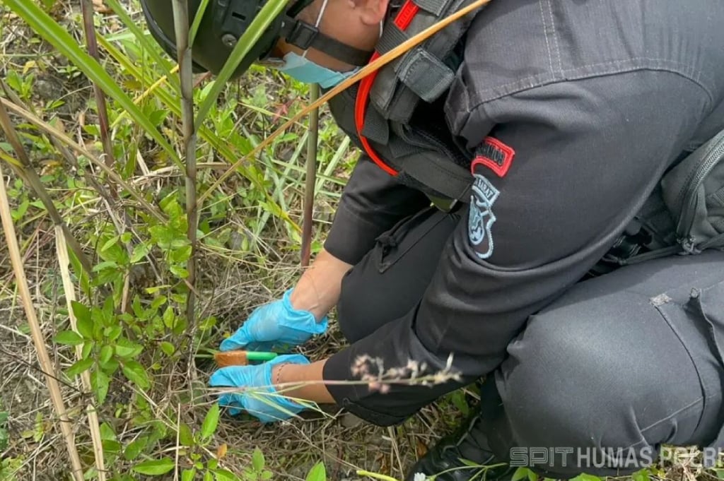 Detik-Detik Gegana Brimob Polda Jabar Amankan Mortir di Permukiman Bandung Barat