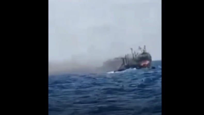 KM Maulana-30 Bawa 33 ABK Terbakar di Perairan Belimbing Lampung, 8 Orang Belum Ditemukan