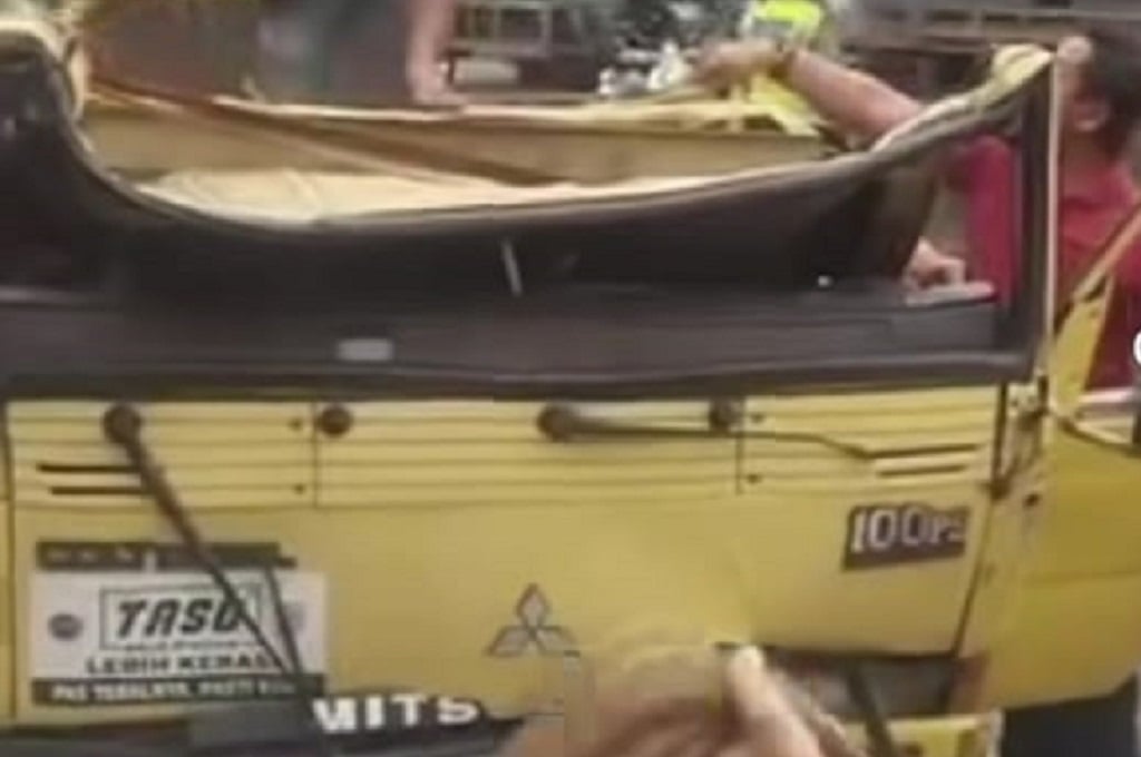 Ngeri! Truk Ngerem, Sopir dan Kernet Tewas Tergencet Muatan Besi di Jakut