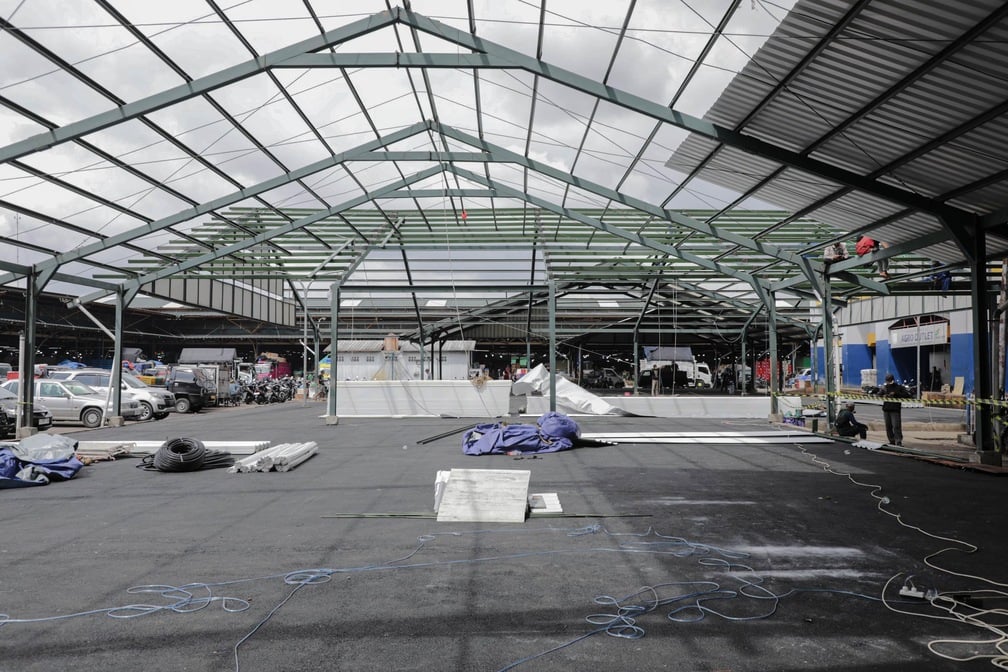 Usai Kebakaran, Pedagang Pasar Induk Kramat Jati Mulai Pindah ke Tempat Penampungan Sementara