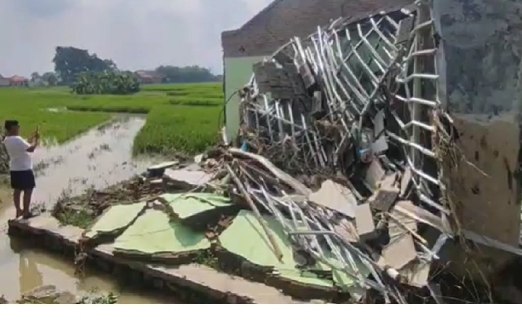 Cerita Mencekam Korban Banjir Bandang di Cirebon, Air Nyaris Menyentuh Atap Rumah