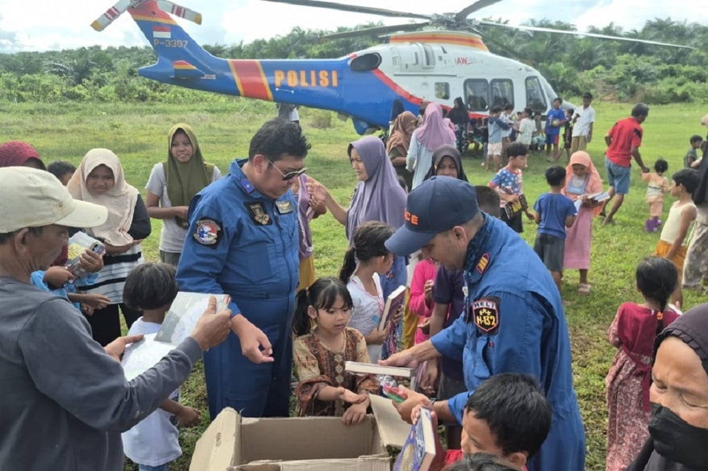 Manuver Berisiko di Tengah Banjir Sumatra, Ketika Helikopter Polri Jadi Harapan Warga