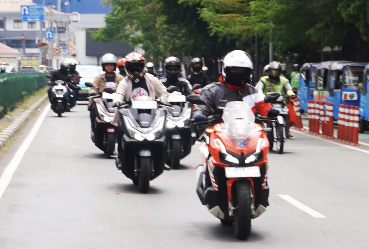 Mahir Ngerem Belum Cukup, Ini 3 Etika Penting Pengendara Motor di Jalan