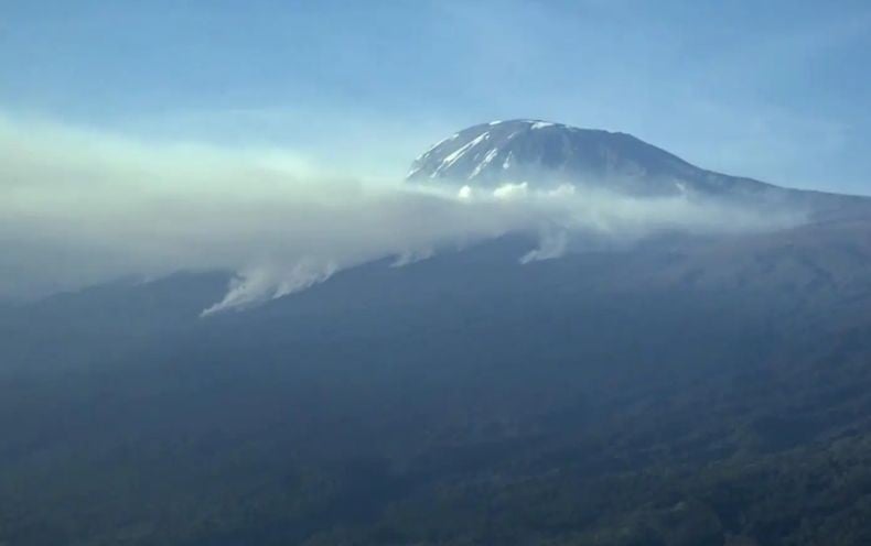 Helikopter Evakuasi Pendaki Asing di Gunung Kilimanjaro Jatuh, 5 Orang Tewas