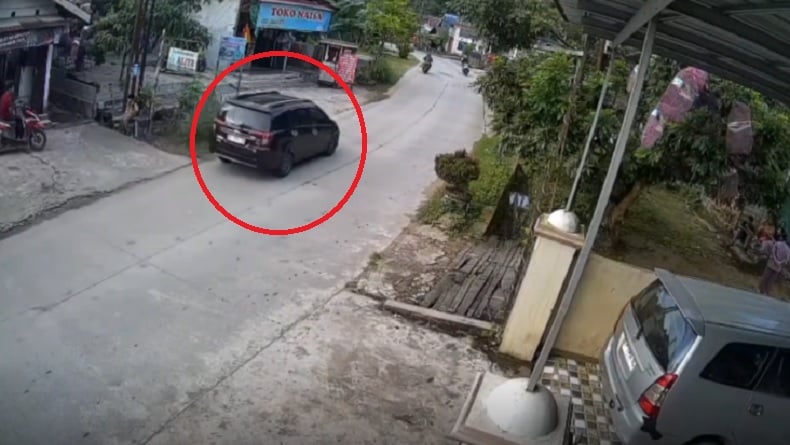 Mobil Tabrak Lari Dikejar Polisi di Samarinda Terekam CCTV, Ternyata Bawa Narkoba