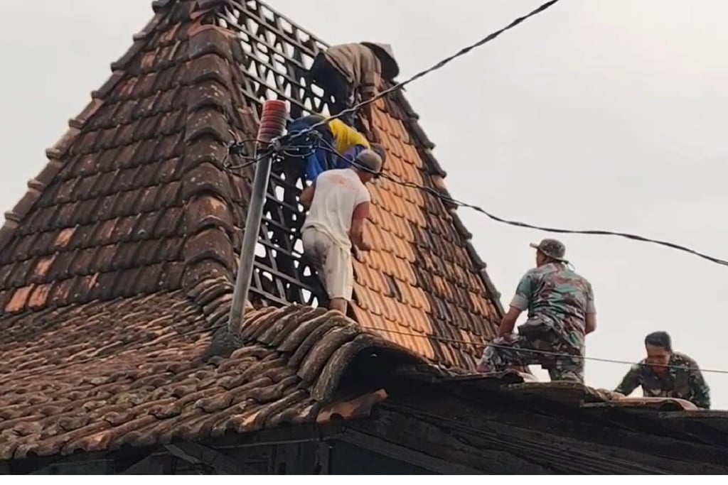 Detik-Detik Mencekam Angin Puting Beliung Sapu 33 Rumah di Pati, Warga Panik