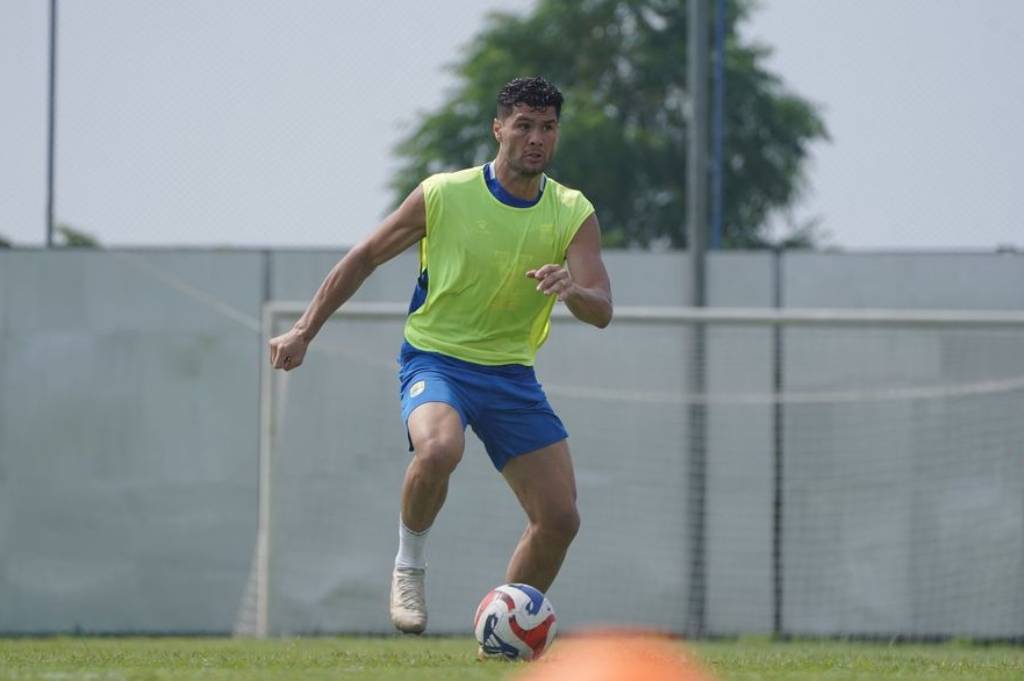 Jauh dari Keluarga, Julio Cesar Rayakan Natal Pertama Bersama Persib Bandung