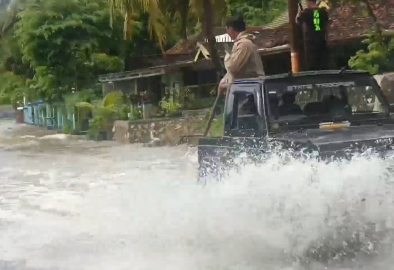 Banjir Rendam Jalur Pantai Baron Gunungkidul, Arus Lalin sempat Dialihkan