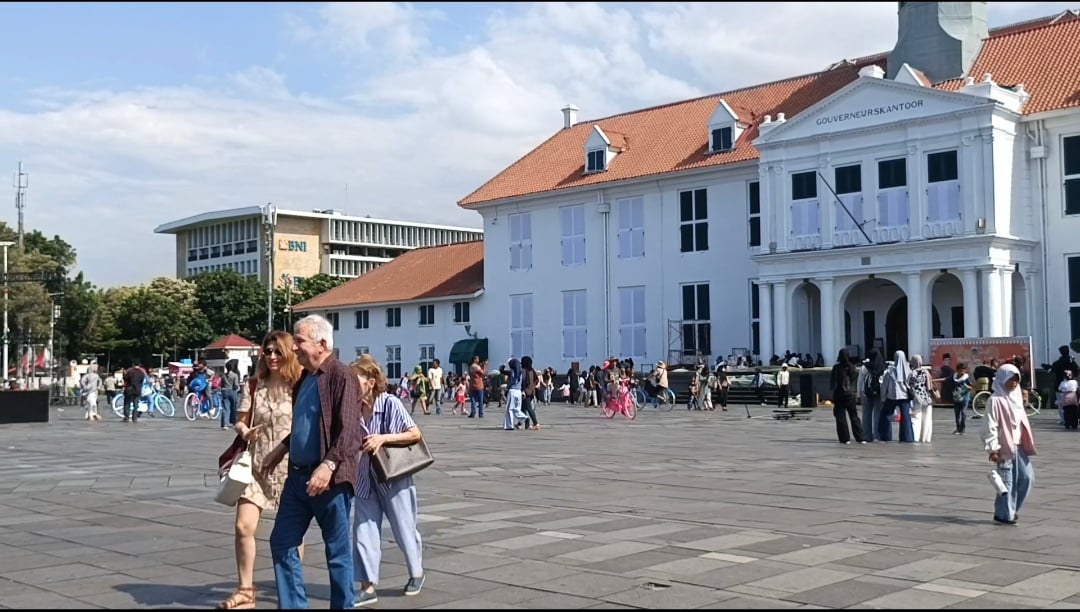 4.200 Orang Padati Kawasan Wisata Kota Tua Jakarta Hari Ini, Banyak Bule Juga!