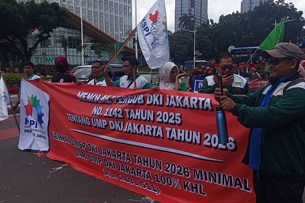 Ratusan Buruh Demo di Dekat Monas, Tolak UMP Jakarta 2026