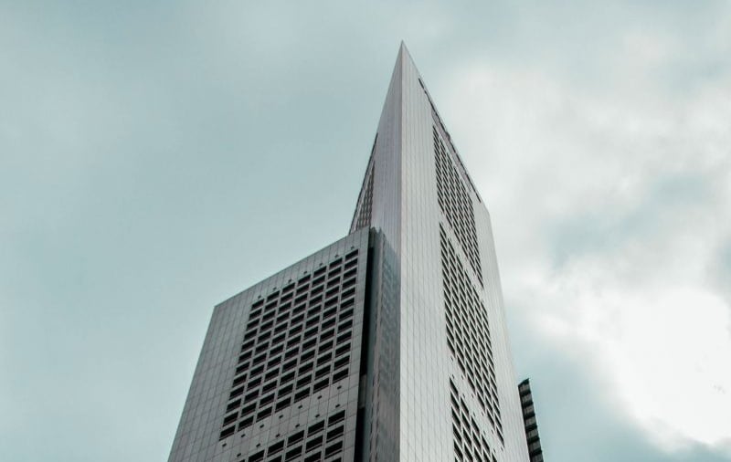 Kisah Pembangunan Kita di Tahun 2025: Mencakar Langit, Menguji Fondasi