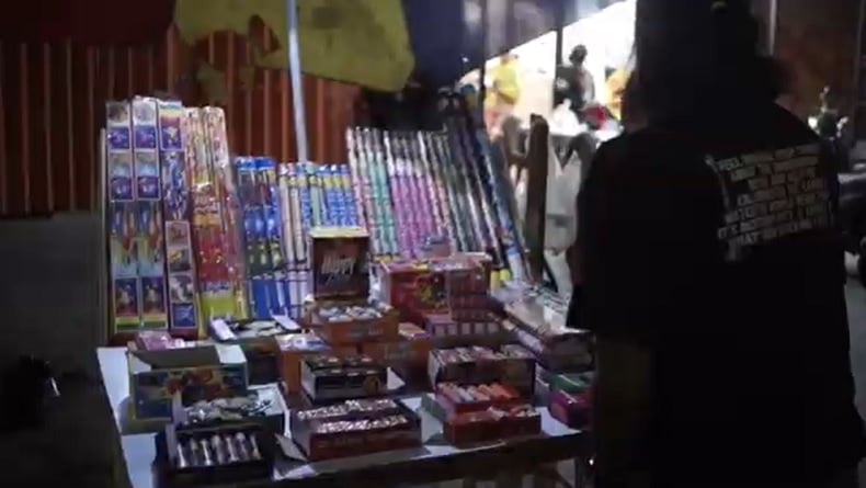 Jelang Tahun Baru, Polisi Razia Pedagang Petasan dan Kembang Api di Makassar