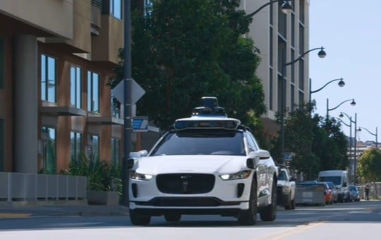 Taksi Otonom Canggih tapi Suka Ngambek: Mobil Tak Bisa Jalan jika Pintu Lupa Ditutup