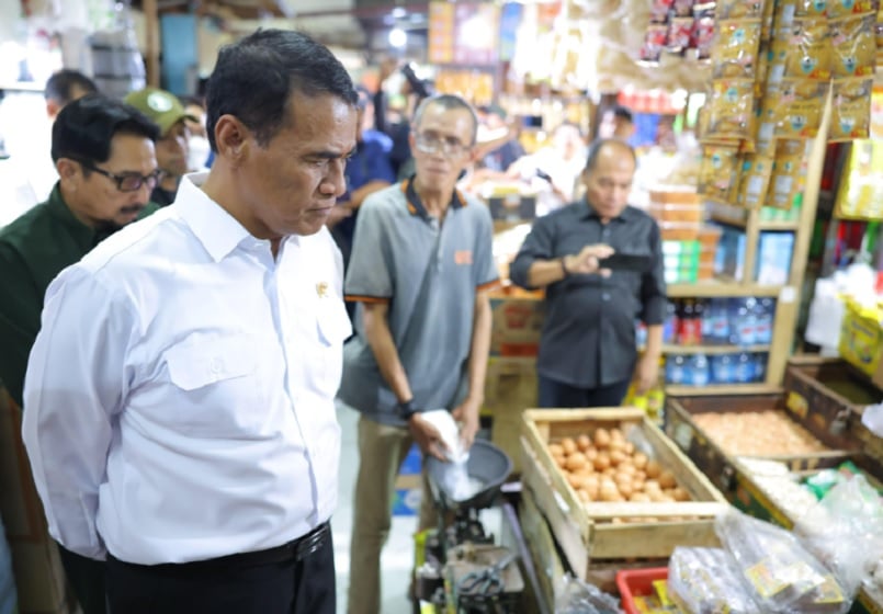 Mentan Sidak ke Pasar Tebet Jaksel, Temukan Minyakita Dijual di Atas HET