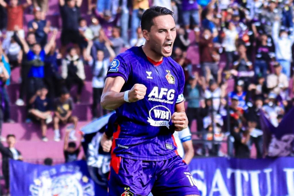 Ezra Walian Tegaskan Misi Konsistensi Usai Antar Persik Kediri Menang atas Persis Solo