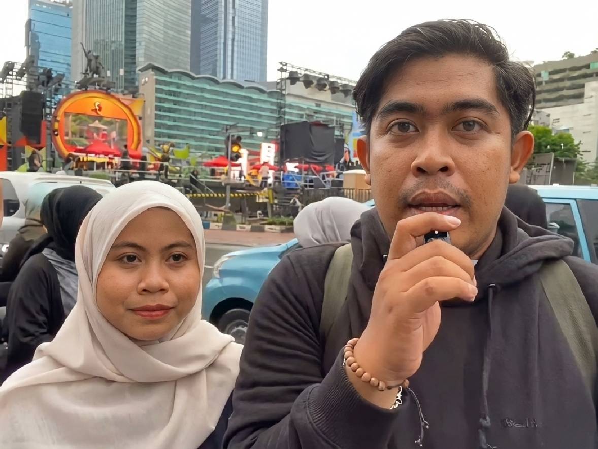 Terniat! Pasangan Muda asal Banten Ini Berkendara 4 Jam demi Tahun Baru 2026 di Bundaran HI