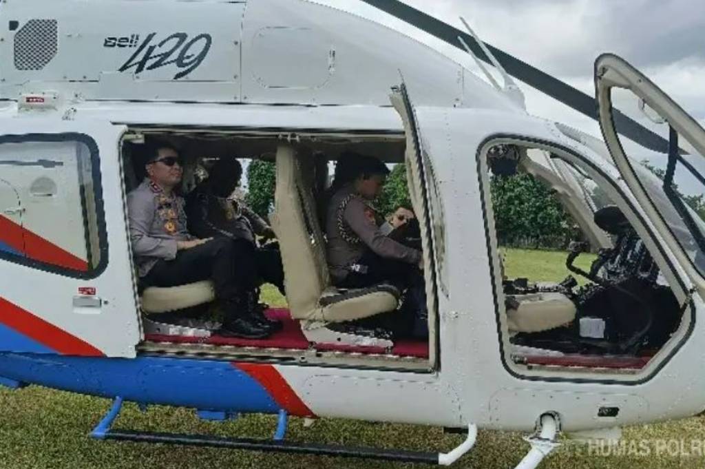 Naik Helikopter, Kapolda Sulut Pantau Manado dan Bitung dari Udara selama Nataru