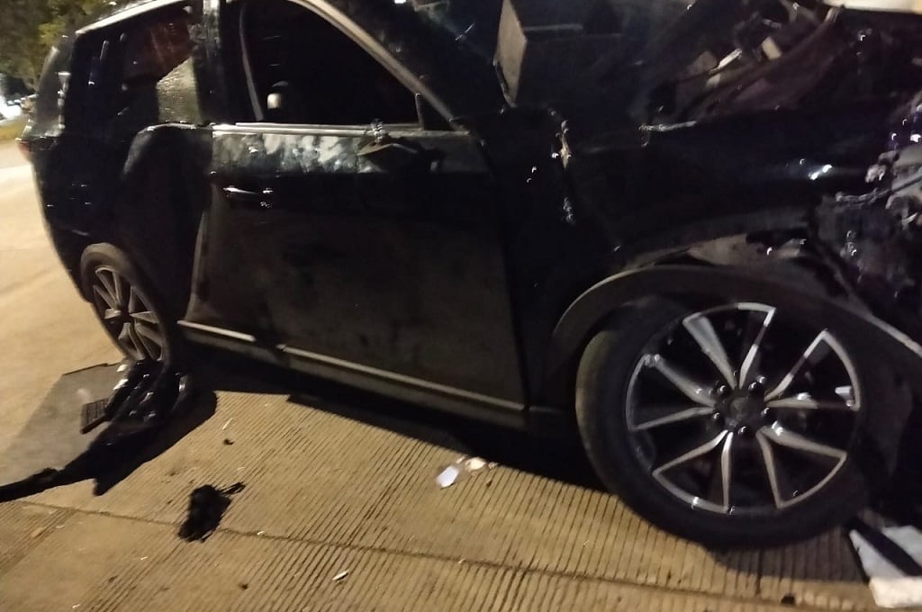 Kabur usai Seruduk Warga, Mobil Mazda Tertabrak Kereta Api di Jakut