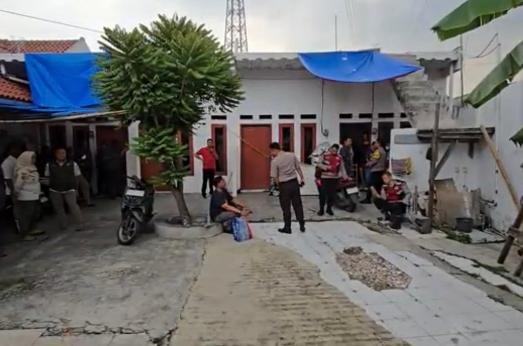 Polisi Olah TKP 3 Orang Sekeluarga Tewas dalam Rumah di Jakut