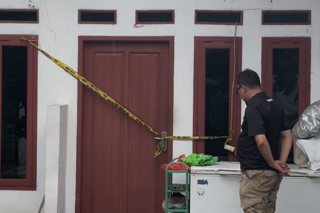 Penampakan Rumah 3 Orang Sekeluarga Tewas di Warakas Jakut, Dipasang Garis Polisi