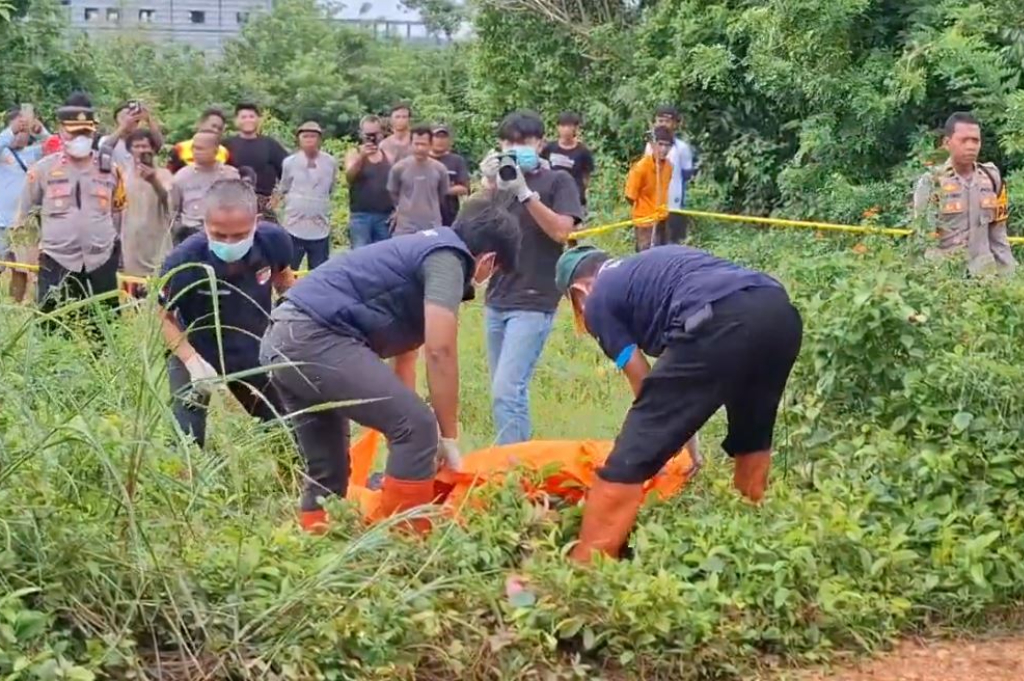 Subang Geger, Mayat Pria Diduga WNA Ditemukan Penuh Luka Sayat di Wajah