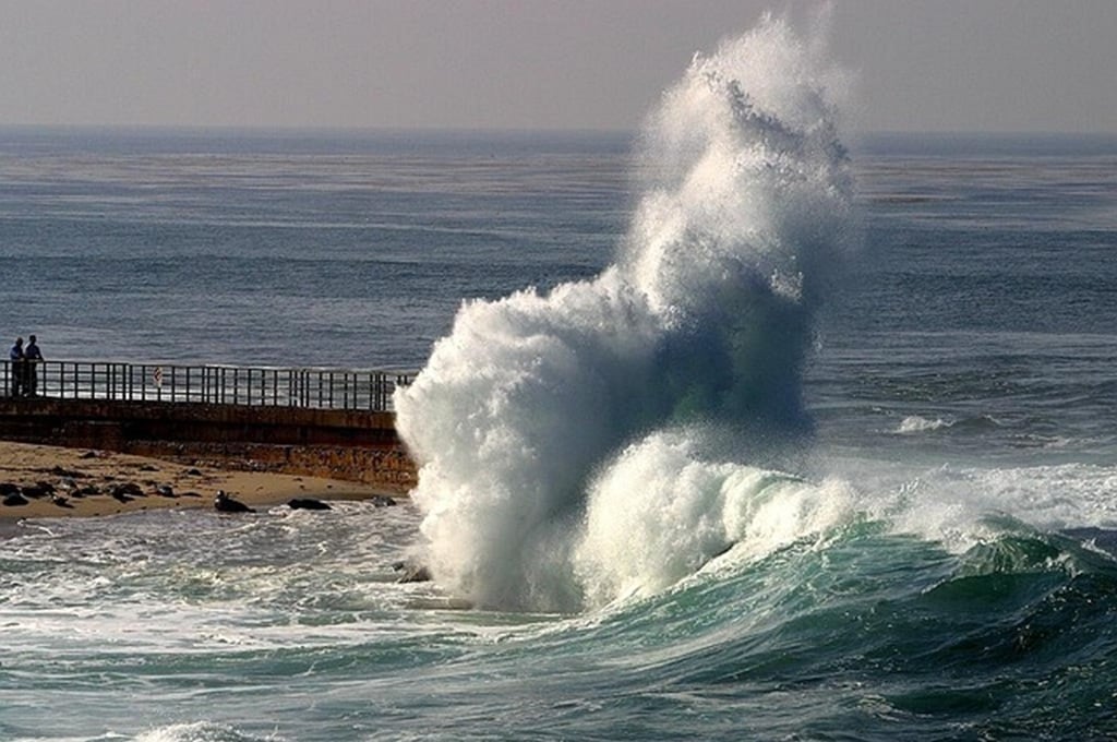 BMKG: Waspada Gelombang Tinggi 4 Meter hingga 7 Januari 2026
