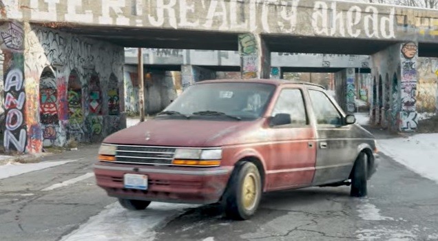 Heboh Mobil Bermuka Dua! Depan dan Belakang Beda Merek
