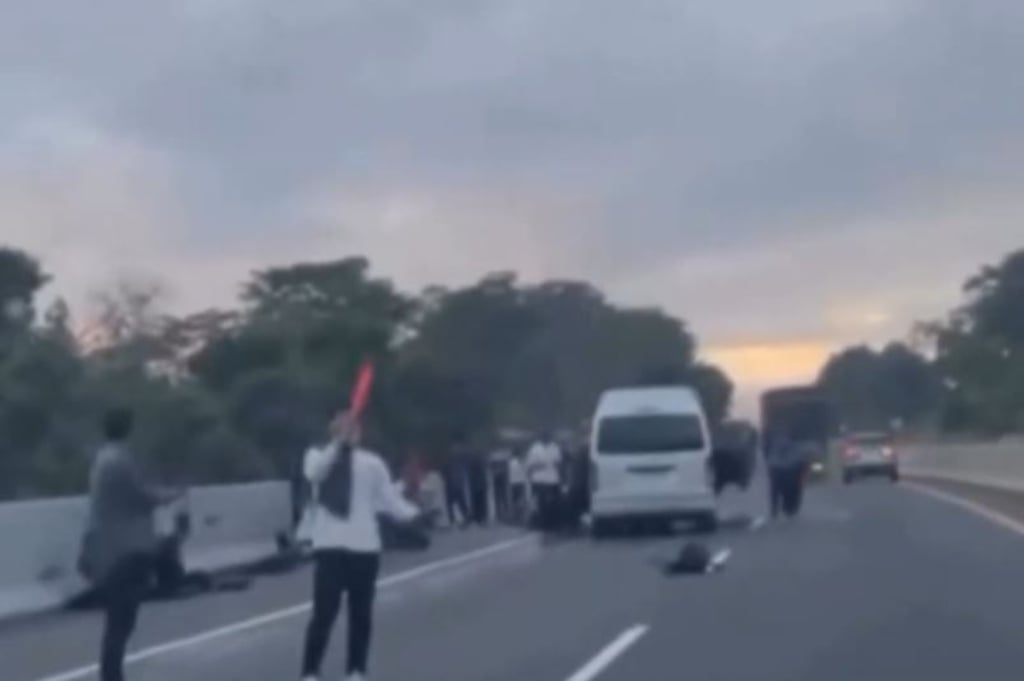 Kecelakaan Maut Minibus Tabrak Truk di Tol Semarang Solo, 1 Orang Tewas 13 Luka