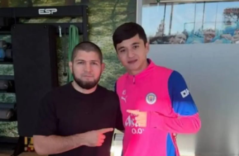 Khabib Ungkap Momen Tak Terduga dengan Khusanov di Man City: Diam Sejam, Tapi Penuh Arti