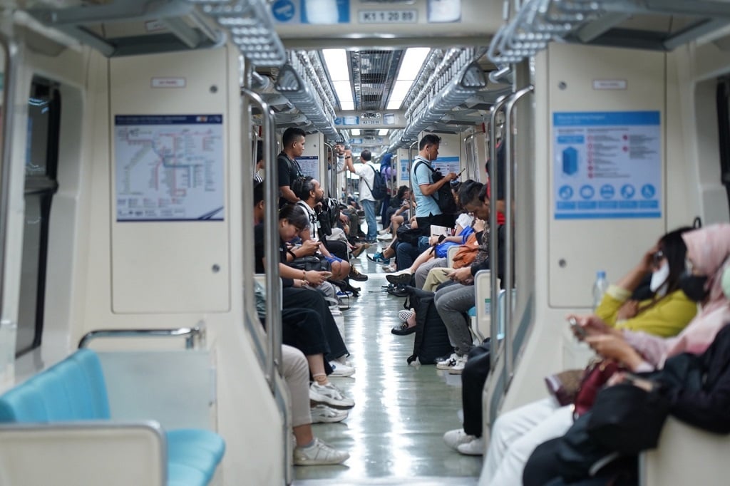 6.995 Barang Milik Penumpang Tertinggal di LRT Sepanjang 2025, Total Rp797 Juta