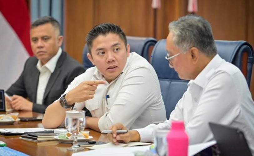 Seskab Teddy Sebut Huntara untuk Korban Bencana Sumatra Rampung dalam 2 Minggu 