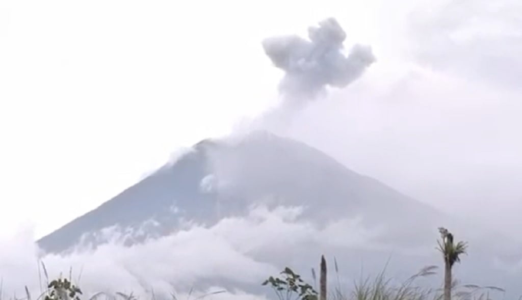 Gunung Semeru Erupsi Lagi Hari Ini, Awan Panas Meluncur 5.000 Meter ke Tenggara