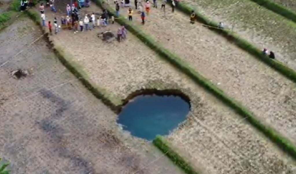Geger Sinkhole Berair Biru di Limapuluh Kota, Warga Diminta Tak Percaya Mitos Ini