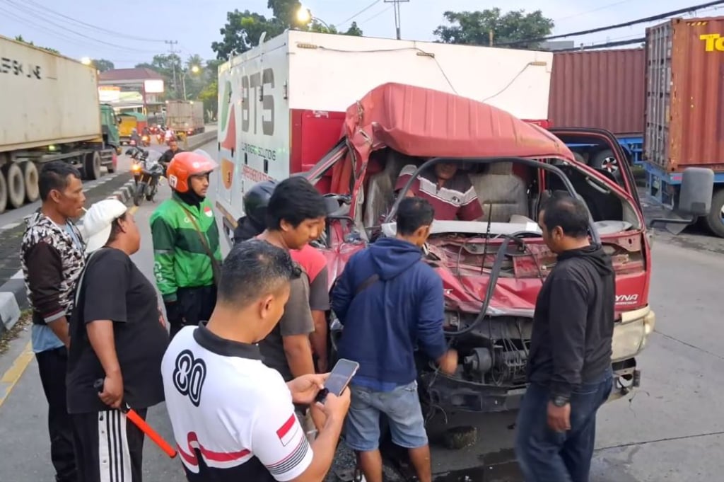 Kecelakaan Maut di Semarang, Sopir Truk Tewas Tabrak Trailer Parkir di Pudak Payung