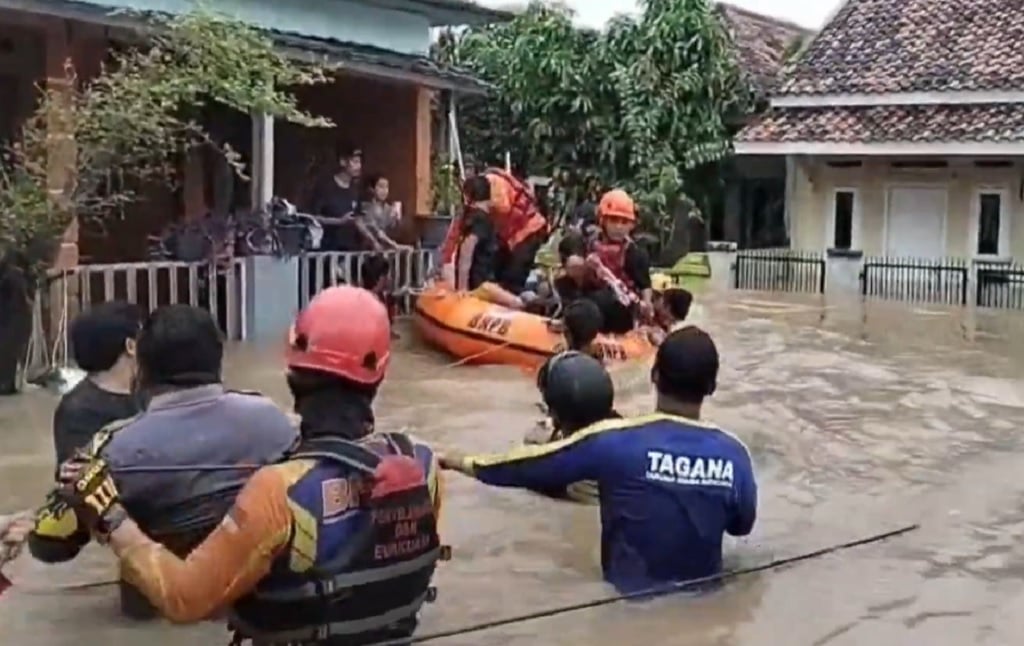 Tanggul Cibeber Jebol, Banjir Setinggi Dada Rendam Ratusan Rumah di Cilegon