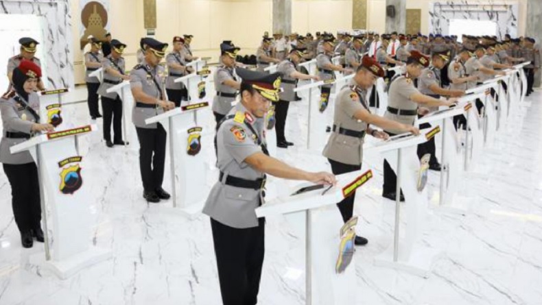 Kapolda Jateng Pimpin Sertijab 32 Perwira, Dirreskrimum hingga Kapolres