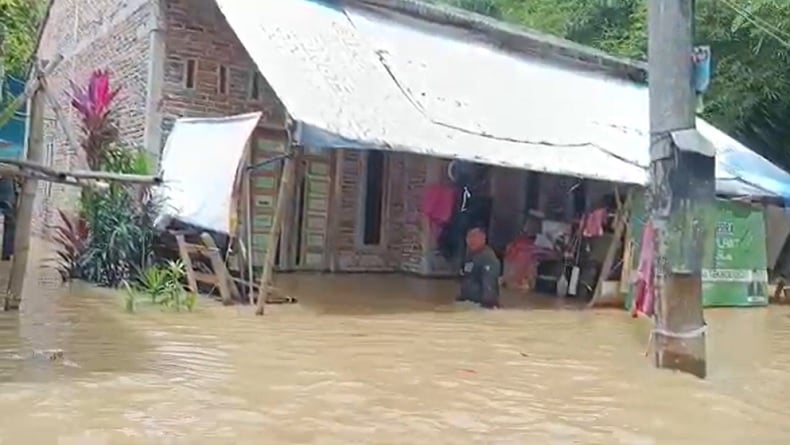 Sungai Cimanceuri Meluap, Puluhan Rumah di Tigaraksa Tangerang Terendam Banjir