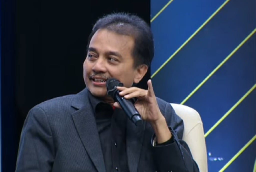 Beredar Foto Eggi Sudjana Rangkulan dengan Jokowi, Roy Suryo: Itu Hoaks, AI!