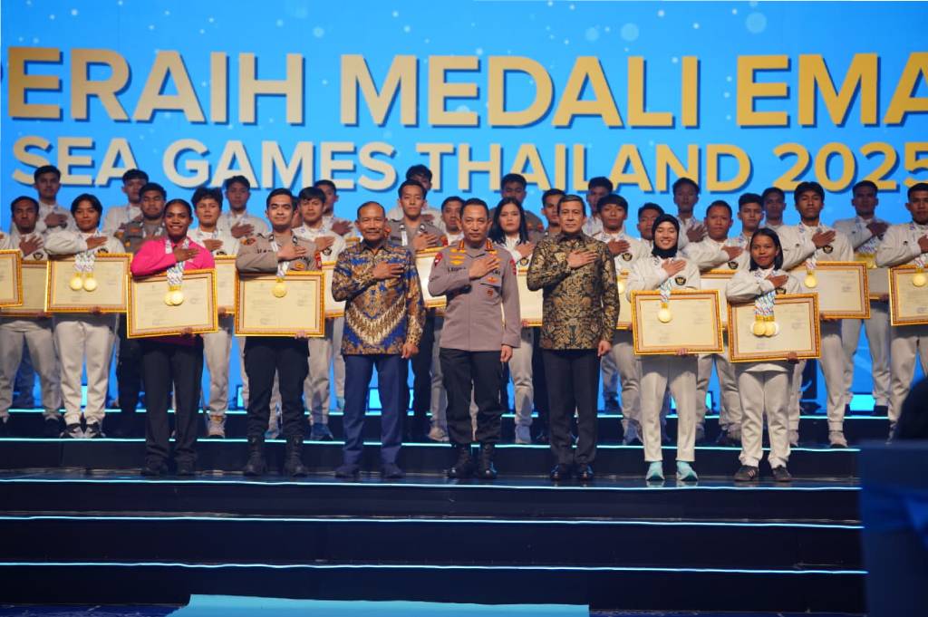 Kapolri Ganjar Kenaikan Pangkat hingga Rekrut Atlet SEA Games 2025, Total 139 Penerima Apresiasi