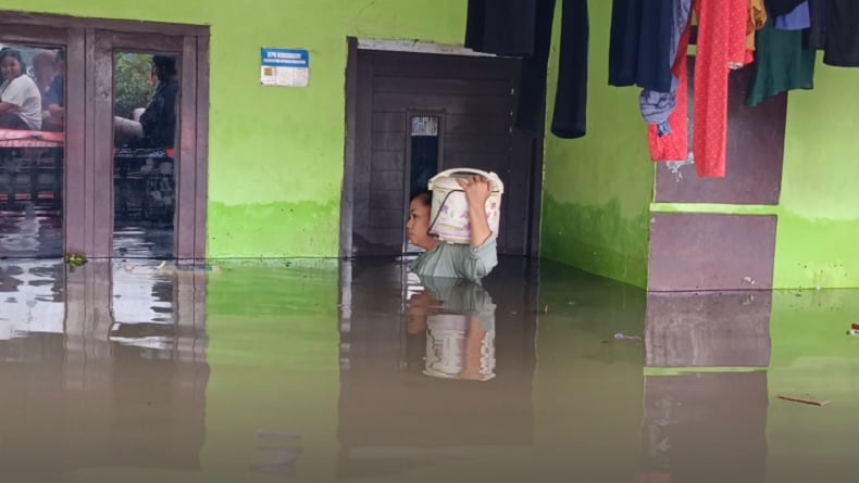 Masuki Hari Kelima, Ratusan Rumah di Taman Cikande Tangerang Masih Terendam Banjir