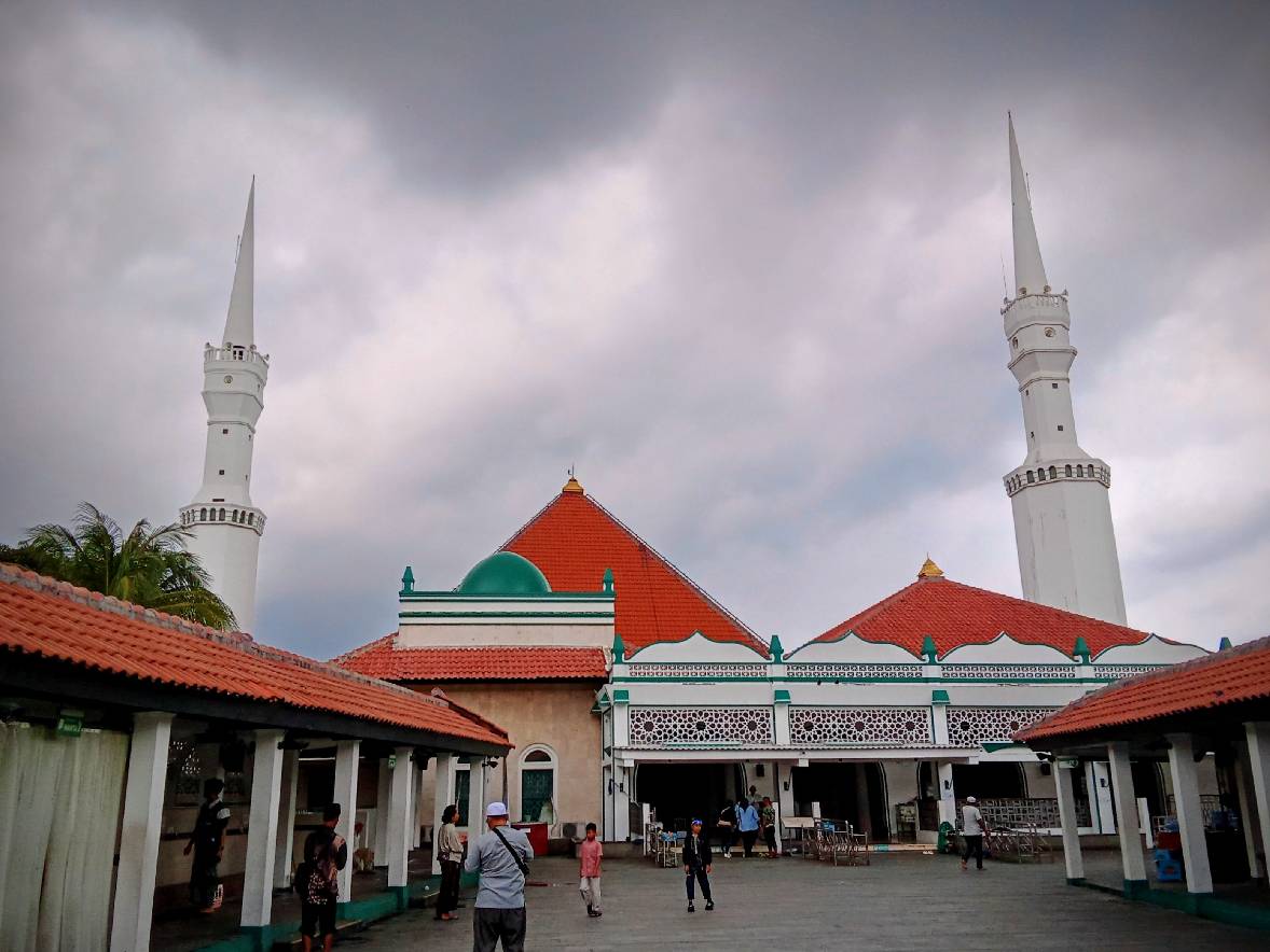 Wisata Religi Masjid Keramat Luar Batang, Jelajah Jakarta Tempo Dulu di Sini!