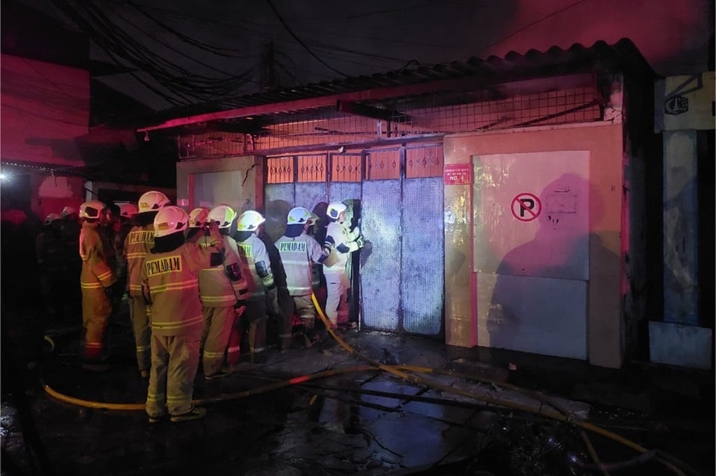 Kebakaran di Tambora Jakbar, Lapak Konveksi Dilahap Si Jago Merah