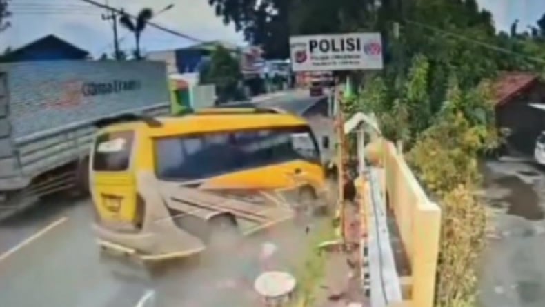 Tabrakan Motor dan Elf di Jalur Pantura Cirebon, 2 Orang Tewas