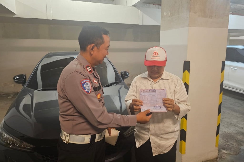 Viral Mobil Lawan Arah Masuk Tol di Jakarta, Langsung Ditindak Polisi!