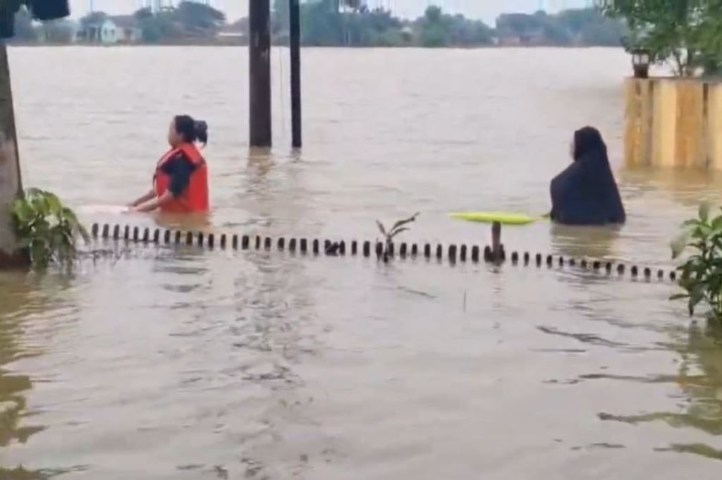 Banjir Karawang Masuki Hari ke-4, Ribuan Rumah Masih Terendam Air Setinggi 1 Meter