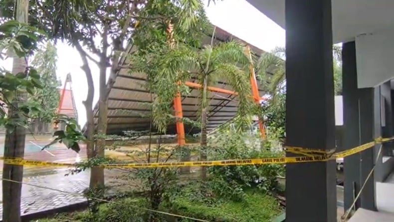 Bangunan Outdoor SMAN 1 di Cirebon Ambruk, Siswa Luka dan Guru Tewas Serangan Jantung