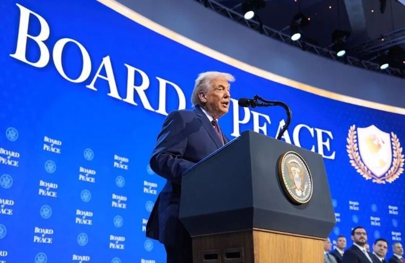 Teken Piagam Dewan Perdamaian Gaza, Trump Peringatkan Hamas Letakkan Senjata