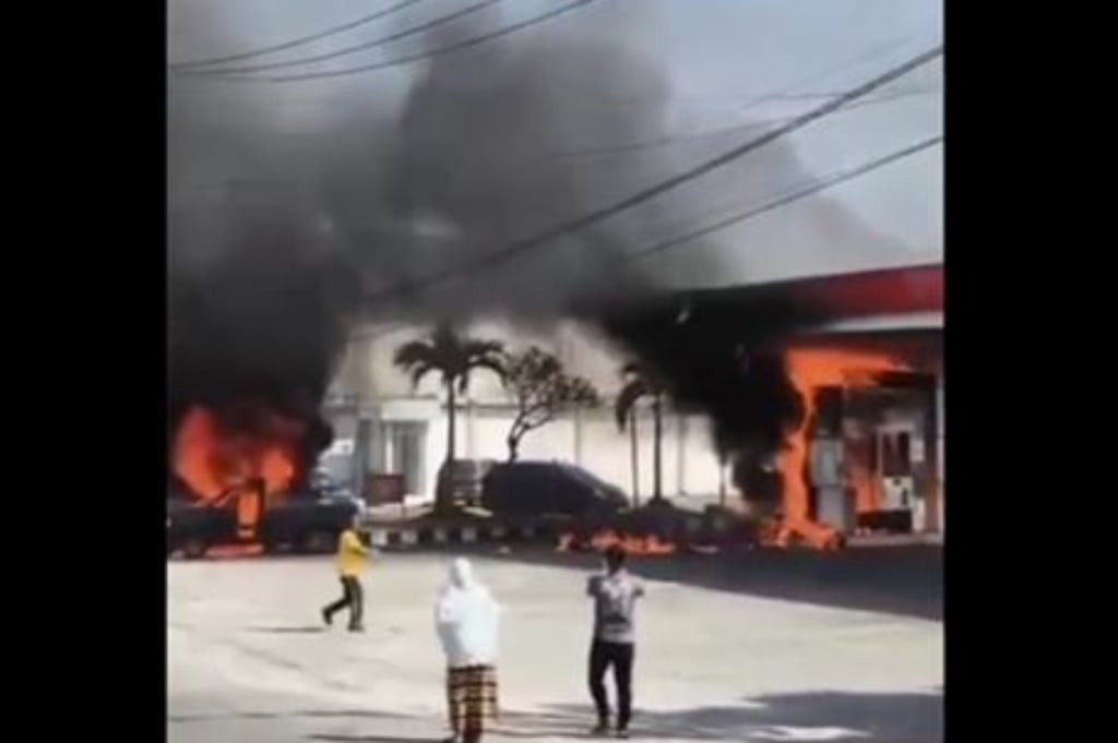 Viral Kebakaran SPBU di Pidie Aceh, Dispenser BBM dan Mobil Pikap Hangus Dilahap Api