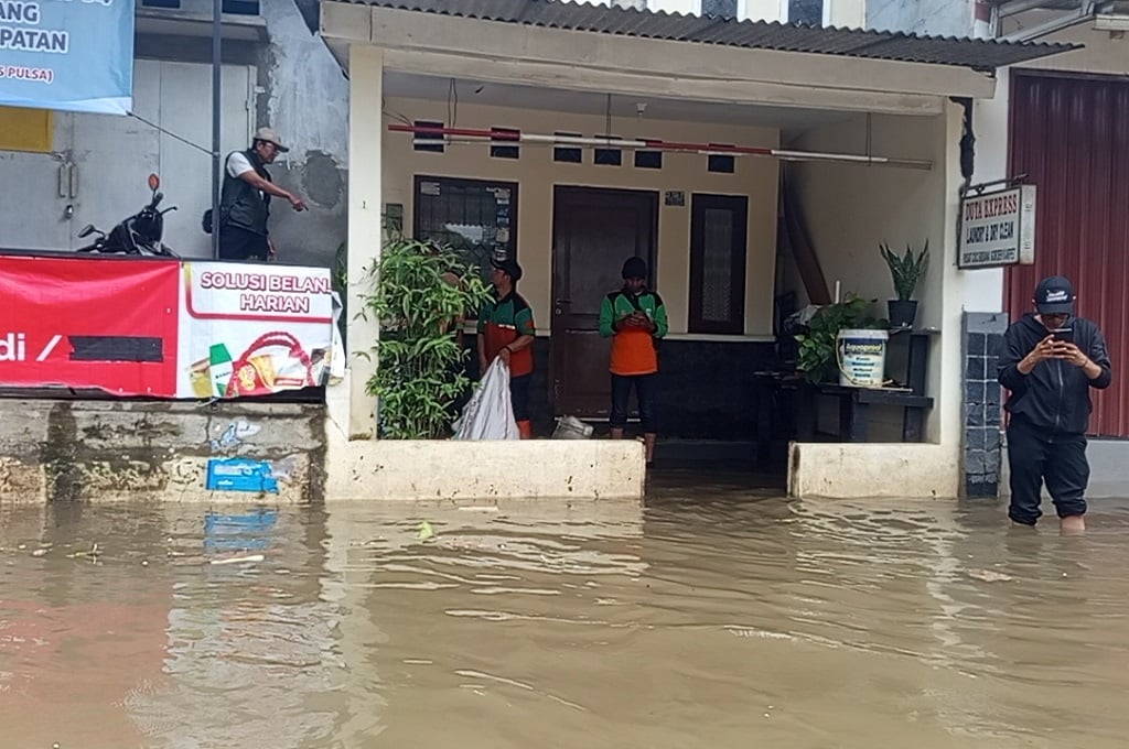 Curhat Driver Ojol di Jaksel, Tak Bisa Narik Penumpang Imbas Banjir